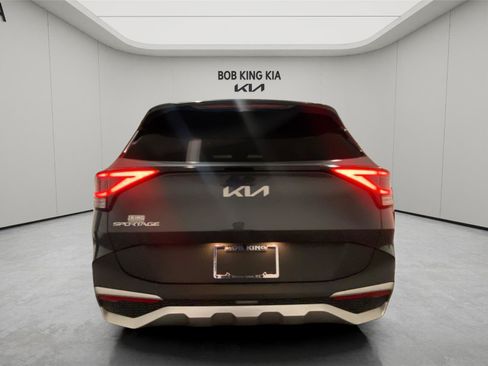 Used 2024 Kia Sportage EX FWD image 4