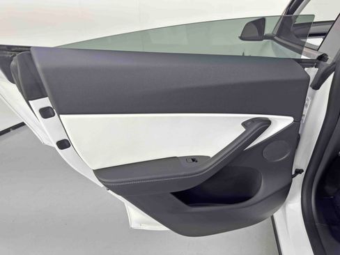Used 2021 Tesla Model Y Long Range image 43