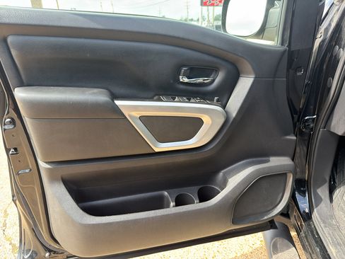 Used 2019 Nissan Titan SV AWD/4WD image 25
