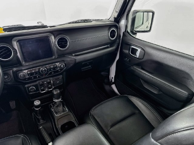 Used 2022 Jeep Wrangler Unlimited Sahara w/ Cold Weather Group AWD/4WD image 28