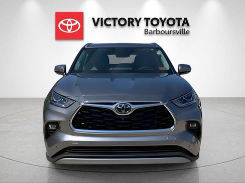 New 2025 Toyota Highlander Platinum image 8