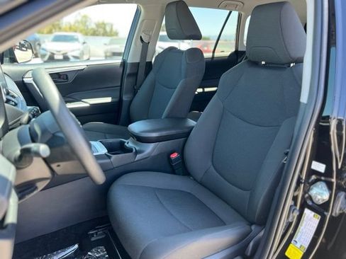Used 2024 Toyota RAV4 LE AWD/4WD image 16