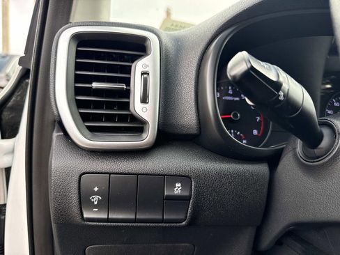 Used 2019 Kia Sportage LX FWD image 32