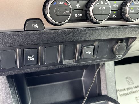 Used 2021 Toyota Tacoma SR5 RWD image 32