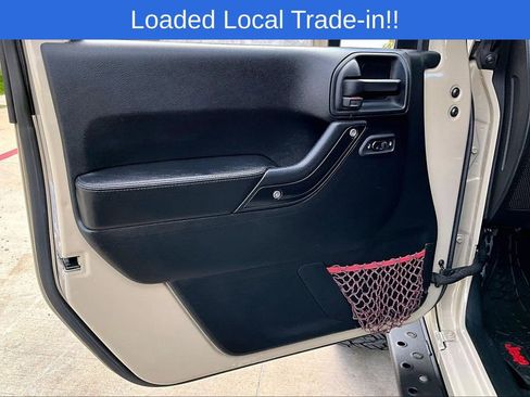 Used 2017 Jeep Wrangler Unlimited Rubicon image 18