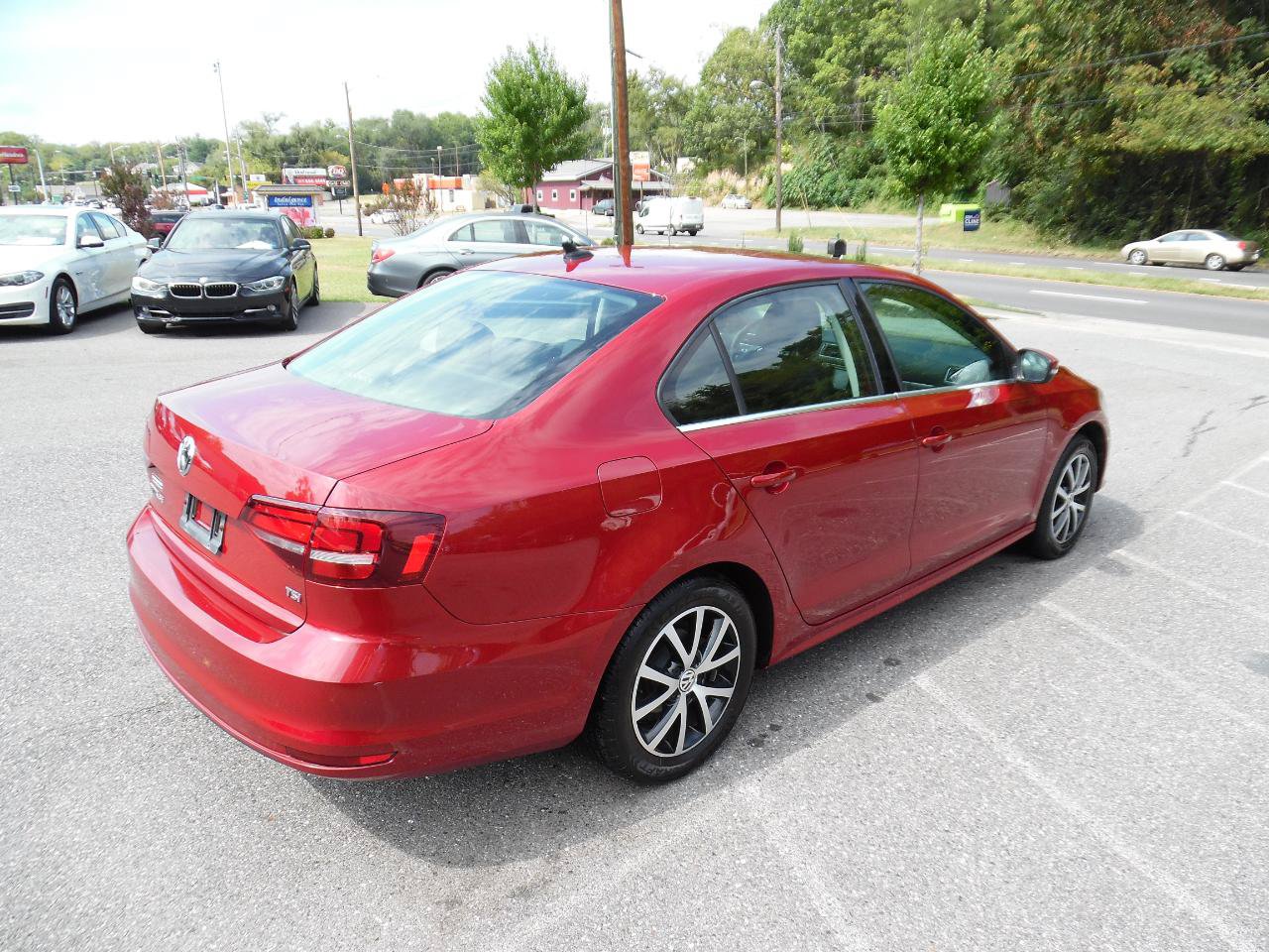 Used 2017 Volkswagen Jetta SE FWD image 6