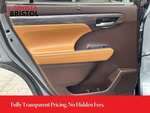 Used 2021 Toyota Highlander Platinum AWD/4WD image 18