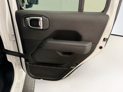 Used 2023 Jeep Wrangler Unlimited Sahara w/ Cold Weather Group AWD/4WD image 31