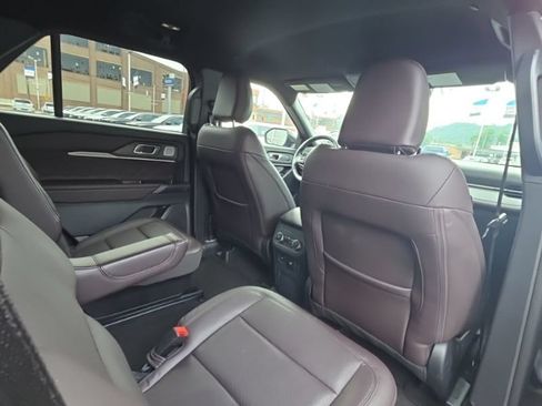 Used 2026 Ford Explorer Platinum w/ LUX Leather Package AWD/4WD image 19