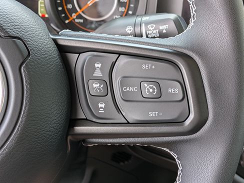 Used 2025 Jeep Gladiator Mojave w/ Technology Group AWD/4WD image 24