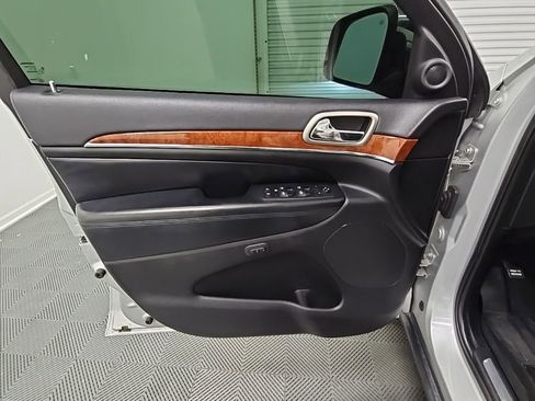 Used 2011 Jeep Grand Cherokee Limited w/ Luxury Group II image 28