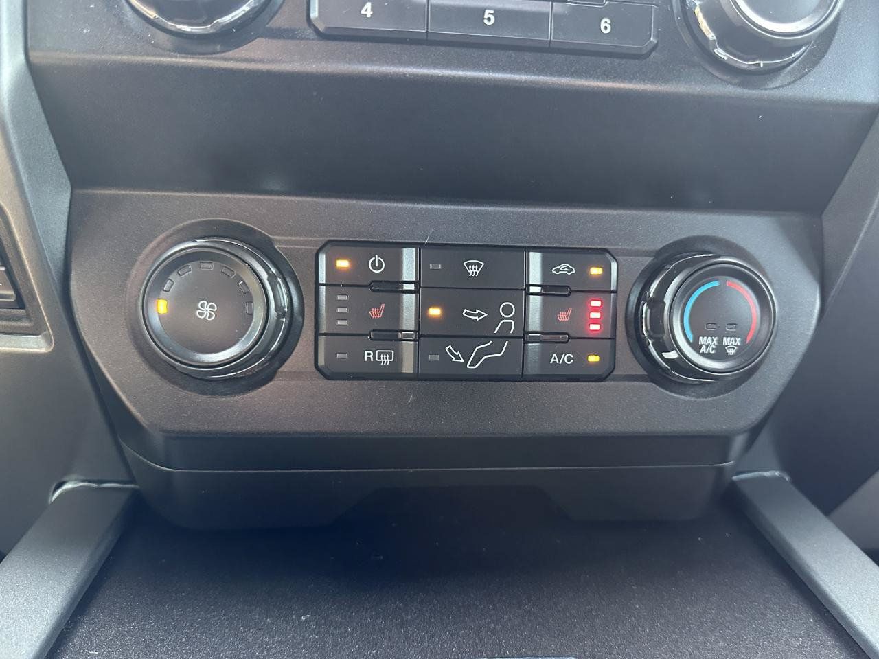 Used 2022 Ford F350 XLT w/ XLT Premium Package AWD/4WD image 58