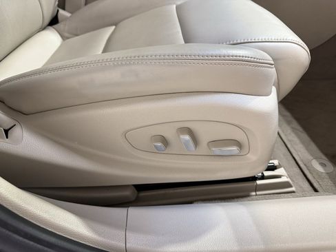 Used 2013 Cadillac XTS image 38