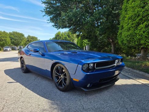 Used 2010 Dodge Challenger R/T RWD image 7