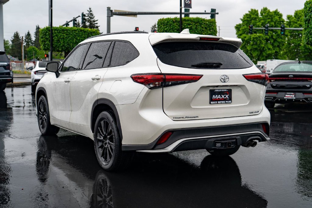 Used 2021 Toyota Highlander XSE AWD/4WD image 12