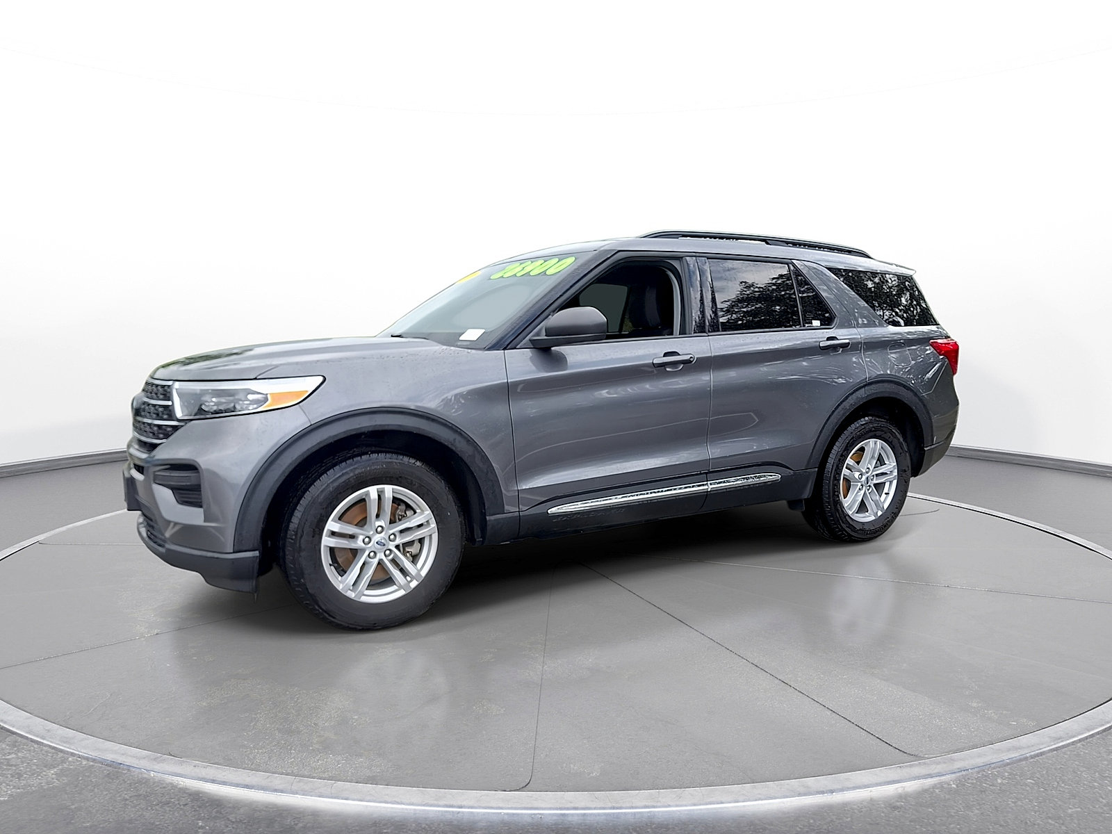 Used 2023 Ford Explorer XLT AWD/4WD image 4