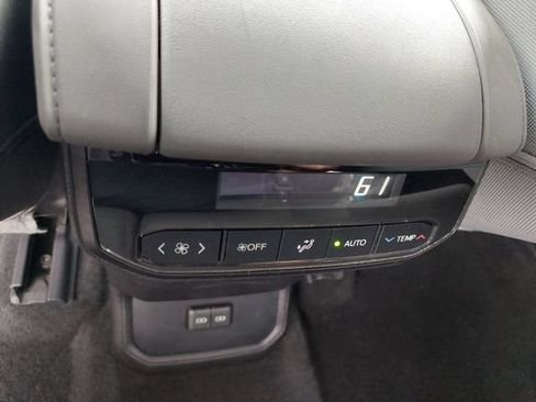 Used 2023 Toyota Highlander LE FWD image 23