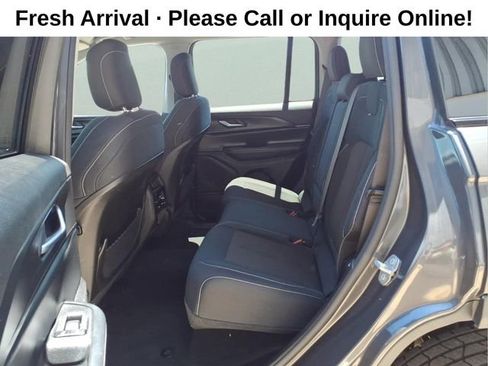 Used 2023 Jeep Grand Cherokee Laredo AWD/4WD image 22