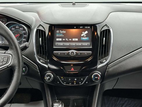 Used 2017 Chevrolet Cruze Premier image 16