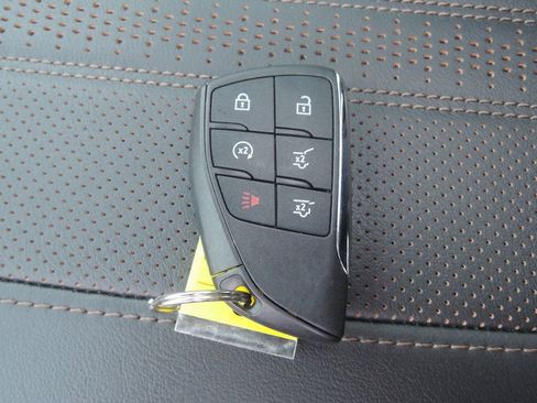 Used 2025 Chevrolet Suburban High Country AWD/4WD image 52