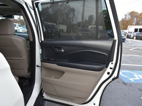 Used 2019 Honda Pilot Touring image 37