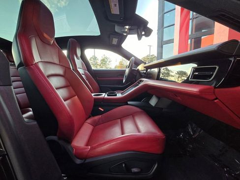Used 2022 Porsche Taycan image 19