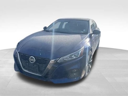 Used 2019 Nissan Altima 2.5 SR w/ SR Premium Package image 3