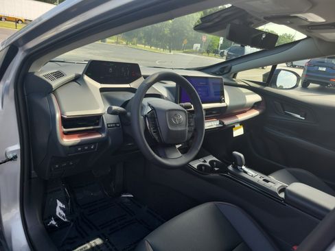 New 2026 Toyota Prius Plug-In Hybrid FWD image 18