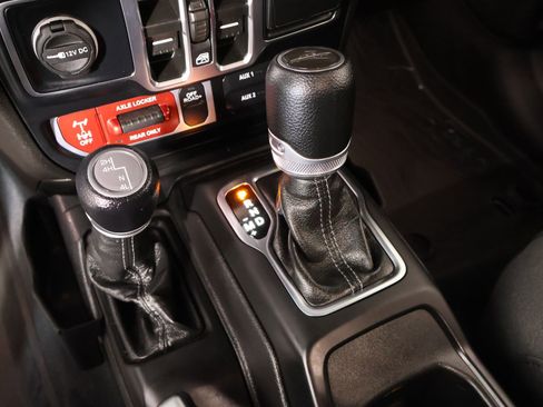 Used 2024 Jeep Gladiator Sport AWD/4WD image 8