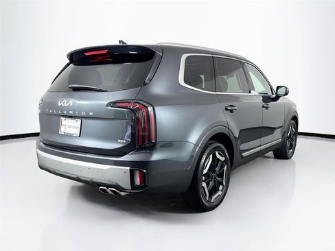 Used 2024 Kia Telluride EX w/ EX Captain's Chair Package AWD/4WD image 2