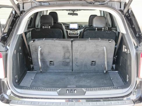 Used 2023 Ford Explorer XLT w/ Equipment Group 202A RWD image 28
