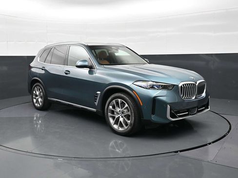 Used 2025 BMW X5 xDrive40i w/ Climate Comfort Package AWD/4WD image 3