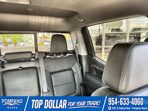 Used 2023 GMC Sierra 1500 SLT w/ SLT Premium Plus Package AWD/4WD image 18