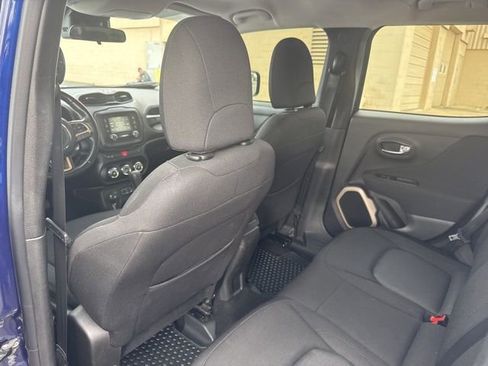 Used 2017 Jeep Renegade Latitude w/ Cold Weather Group image 12