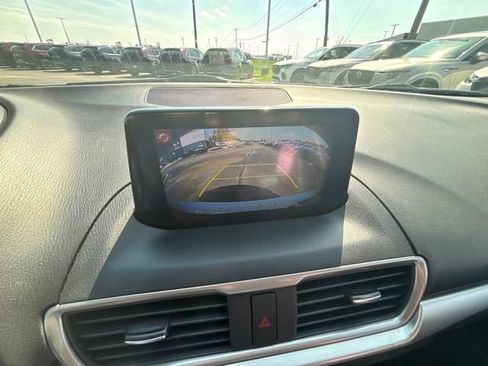 Used 2018 MAZDA MAZDA3 Touring FWD image 25