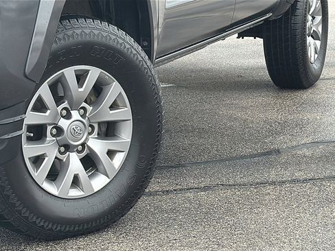 Used 2018 Toyota Tacoma SR5 image 3