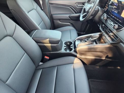 Used 2025 Chevrolet Colorado LT w/ LT Convenience Package AWD/4WD image 19