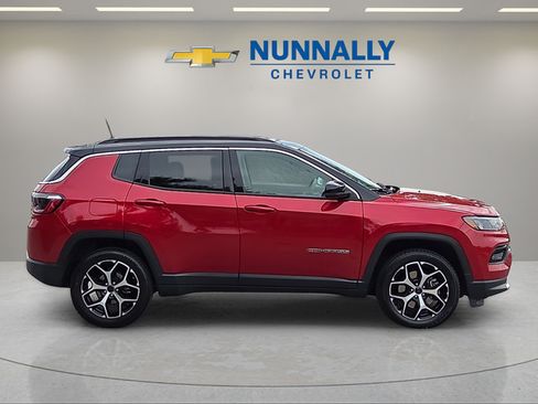Used 2025 Jeep Compass Limited AWD/4WD image 6
