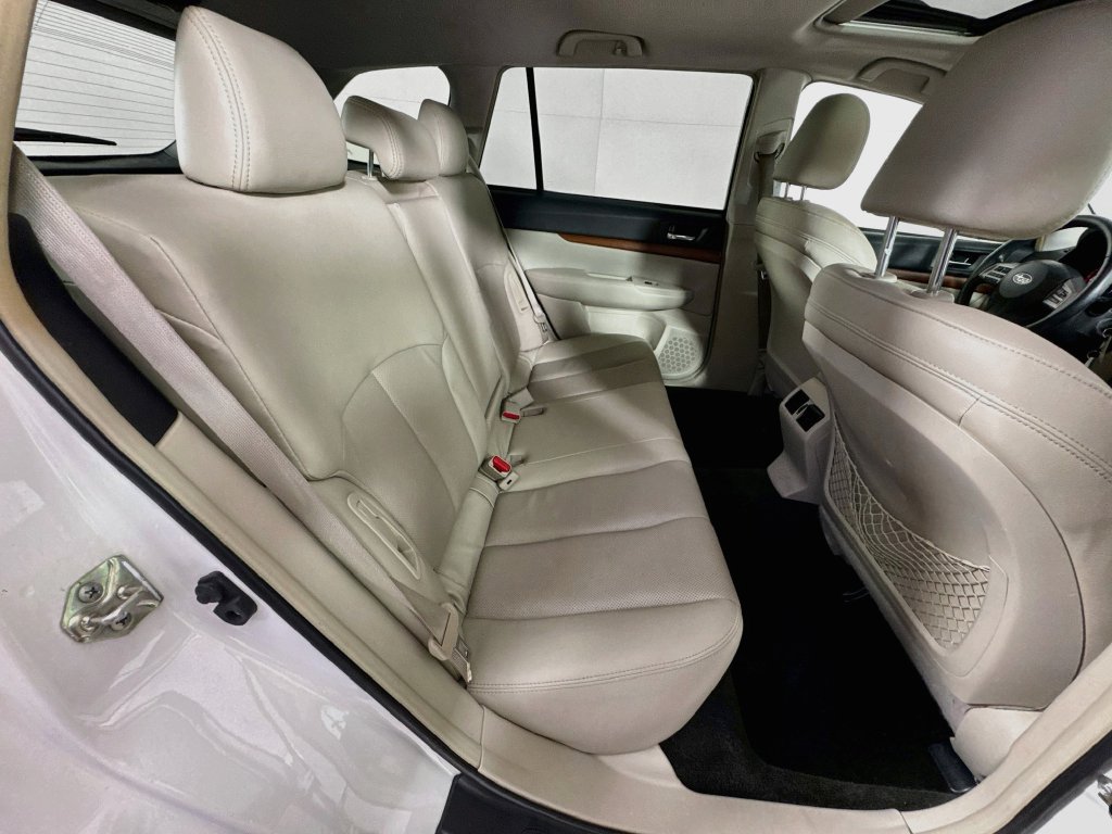 Used 2014 Subaru Outback 2.5i Limited AWD/4WD image 34