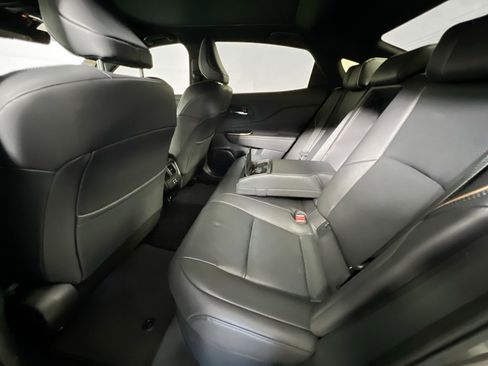 Used 2023 Toyota Crown Limited image 29