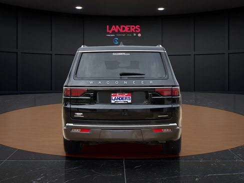 Certified 2022 Jeep Wagoneer Series II AWD/4WD image 3