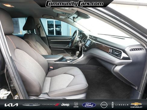 Used 2019 Toyota Camry LE image 21