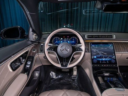 Used 2025 Mercedes-Benz Maybach S 680 4MATIC image 16