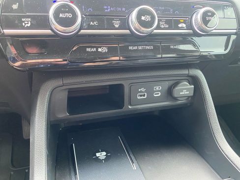 Certified 2025 Honda Pilot Touring image 22