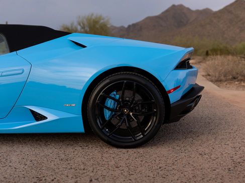 Used 2017 Lamborghini Huracan LP 610-4 AWD/4WD image 11