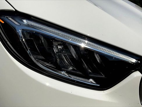 Used 2025 Mercedes-Benz GLC 300 4MATIC image 28