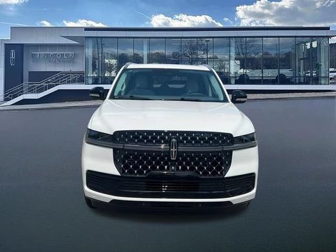 New 2027 Lincoln Navigator L Black Label AWD/4WD image 2