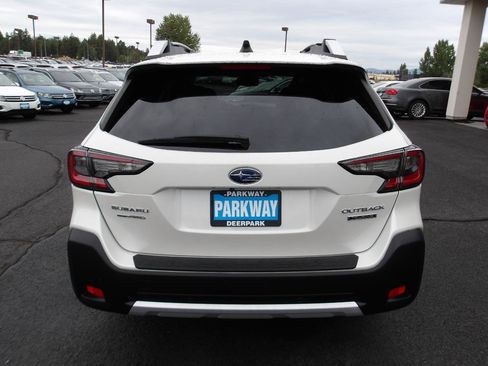 Used 2023 Subaru Outback Touring AWD/4WD image 4