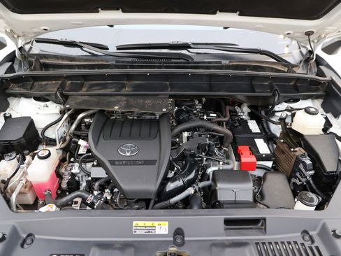 Used 2024 Toyota Highlander LE FWD image 15