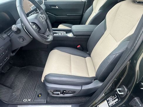 Used 2025 Lexus GX 550 image 5